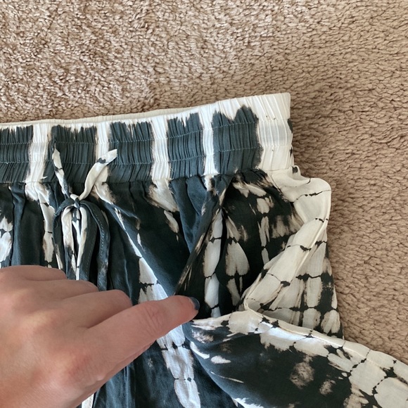 NWOT flowy, lightweight shorts - 4. - Picture 2 of 4